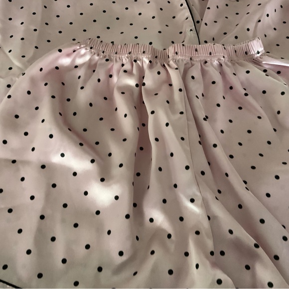 NWOT 💕BUY IT NOW💕Ladie’s polyester pink with  black dots pajamas. Size L - Picture 4 of 5